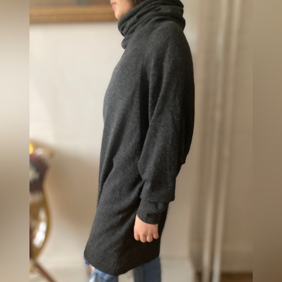 Cashmere long turtleneck sweater-dress. - Picture 3 of 8